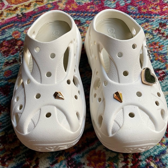 CROCS Summit White CAGED CLOG with cute jib bitz bling! Size 8 - Picture 2 of 9